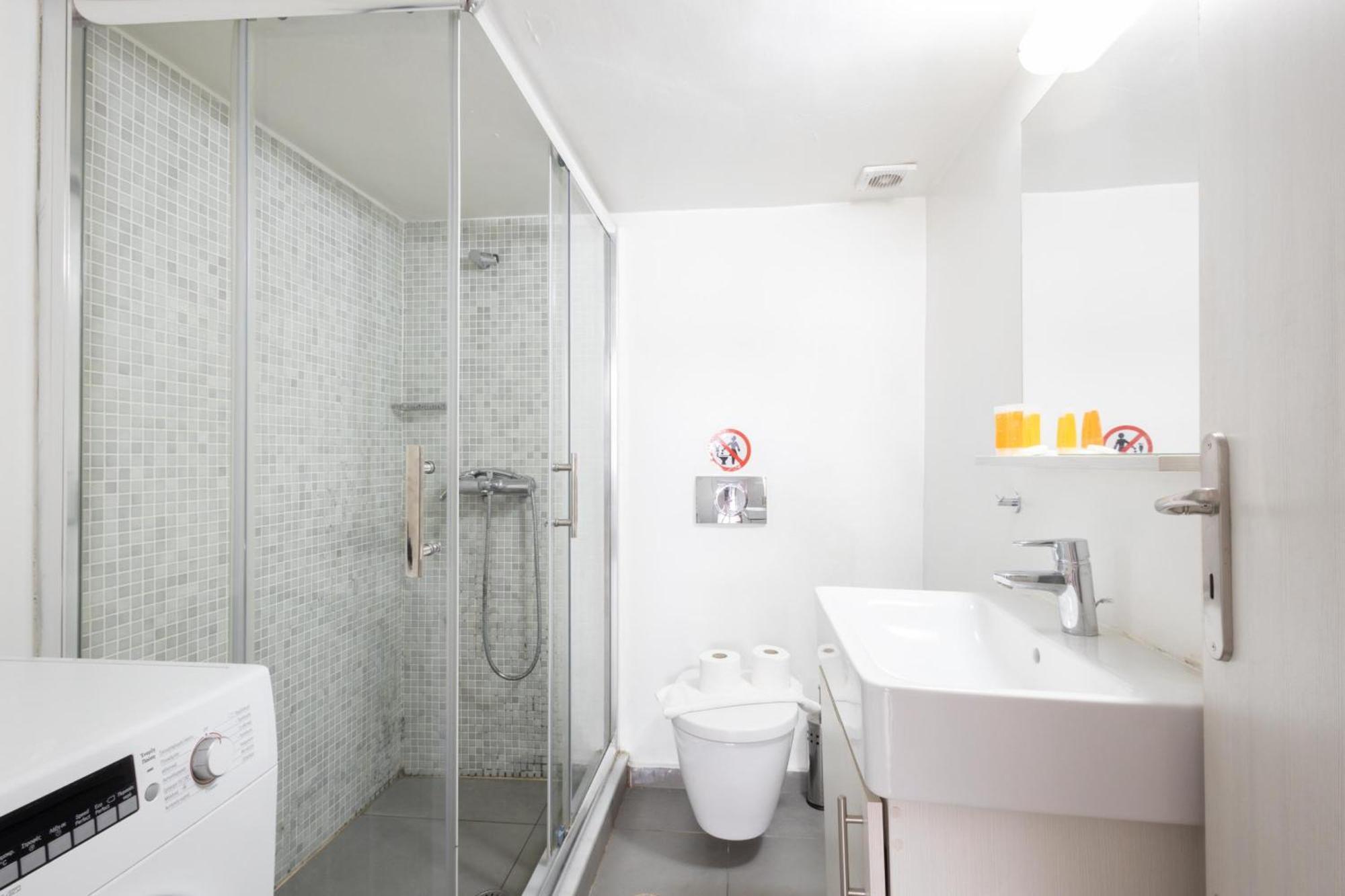 Renovated 5 Bdr House Near Acropolis - New Beds, Terrace & Green Yard Athens Luaran gambar