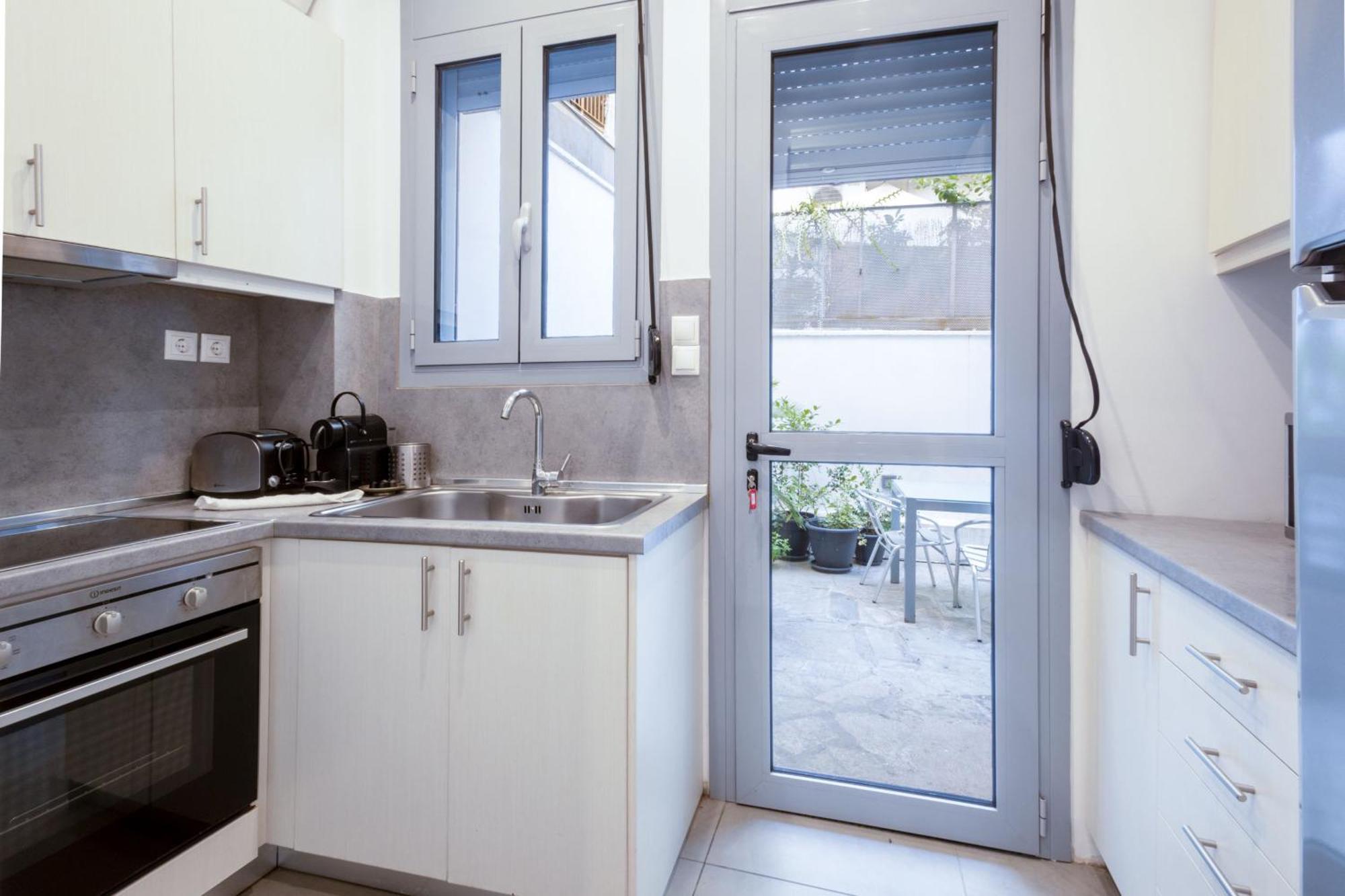 Renovated 5 Bdr House Near Acropolis - New Beds, Terrace & Green Yard Athens Luaran gambar