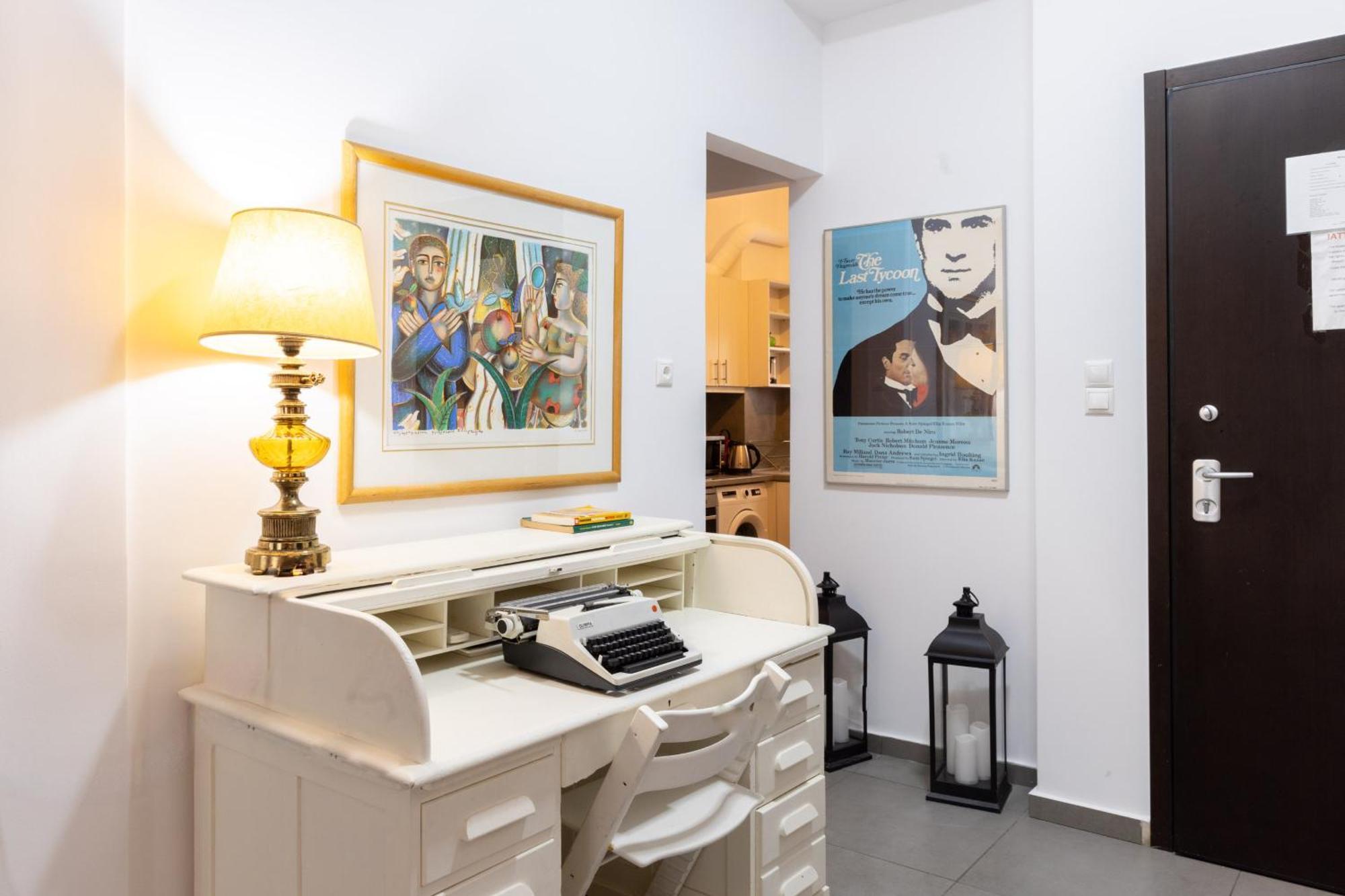 Renovated 5 Bdr House Near Acropolis - New Beds, Terrace & Green Yard Athens Luaran gambar